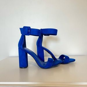 Royal blue heels size 7!